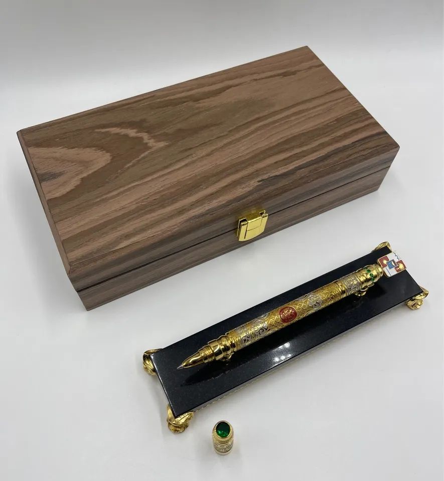 Ручка шариковая на подставке, золото 999